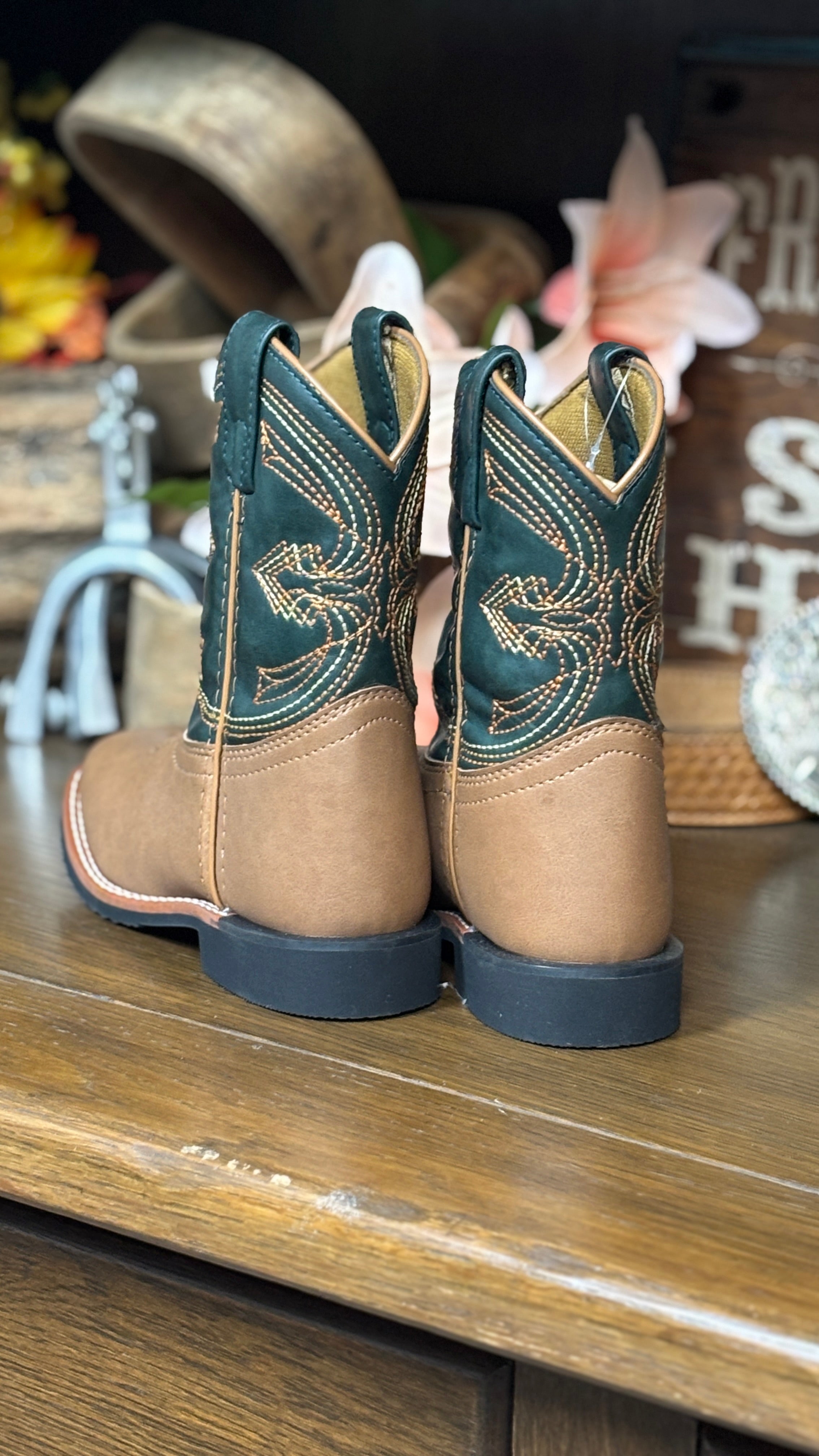 Wyler Boots by Laredo ~ Green - Henderson's Western Store