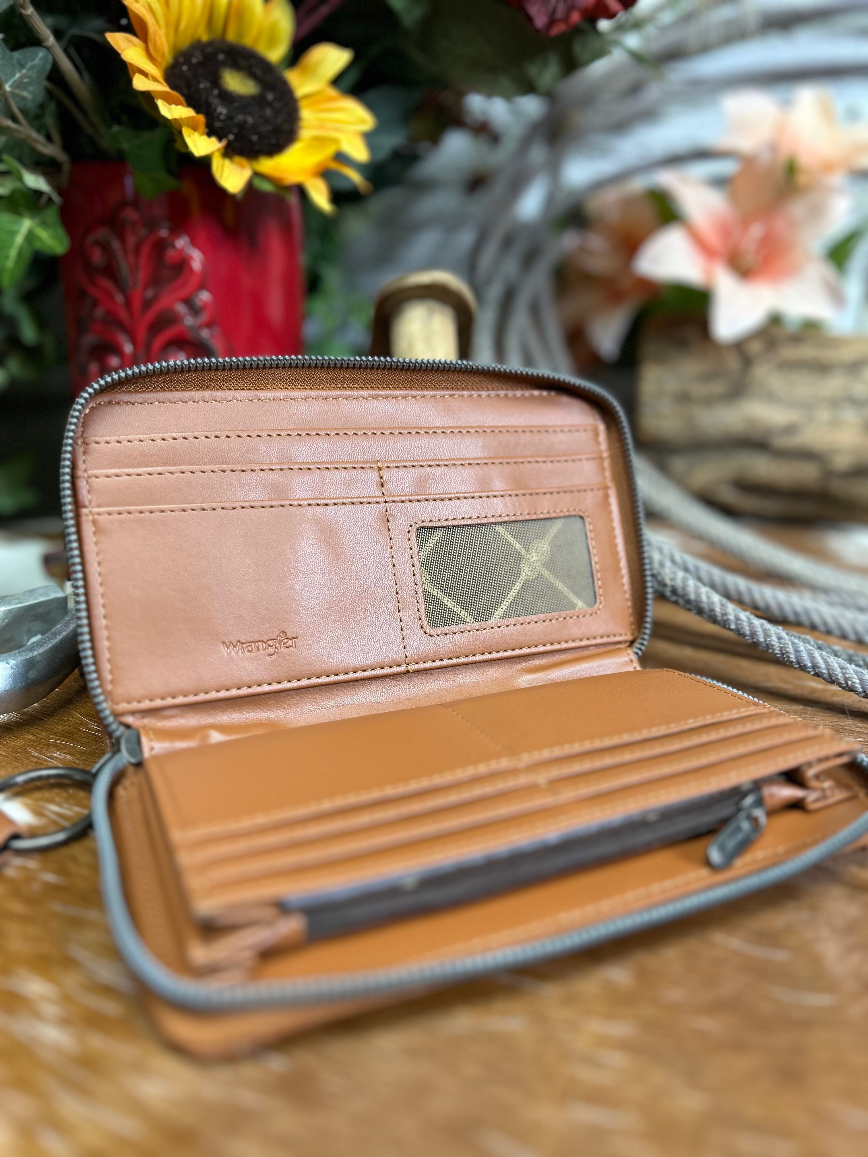 Wrangler Logo Wallet ~ Jean - Henderson's Western Store