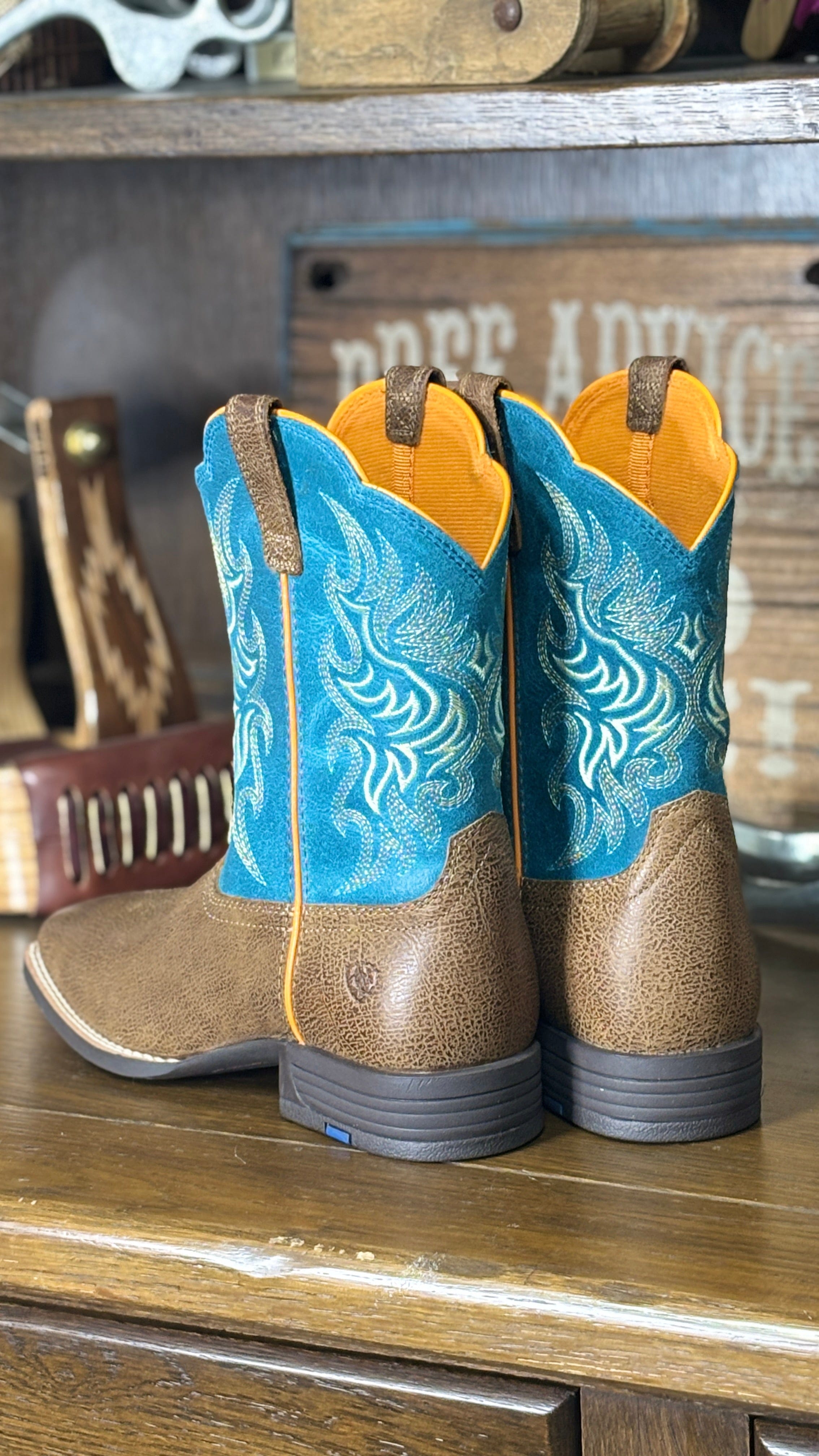 Outsider by Ariat - Henderson's Western Store