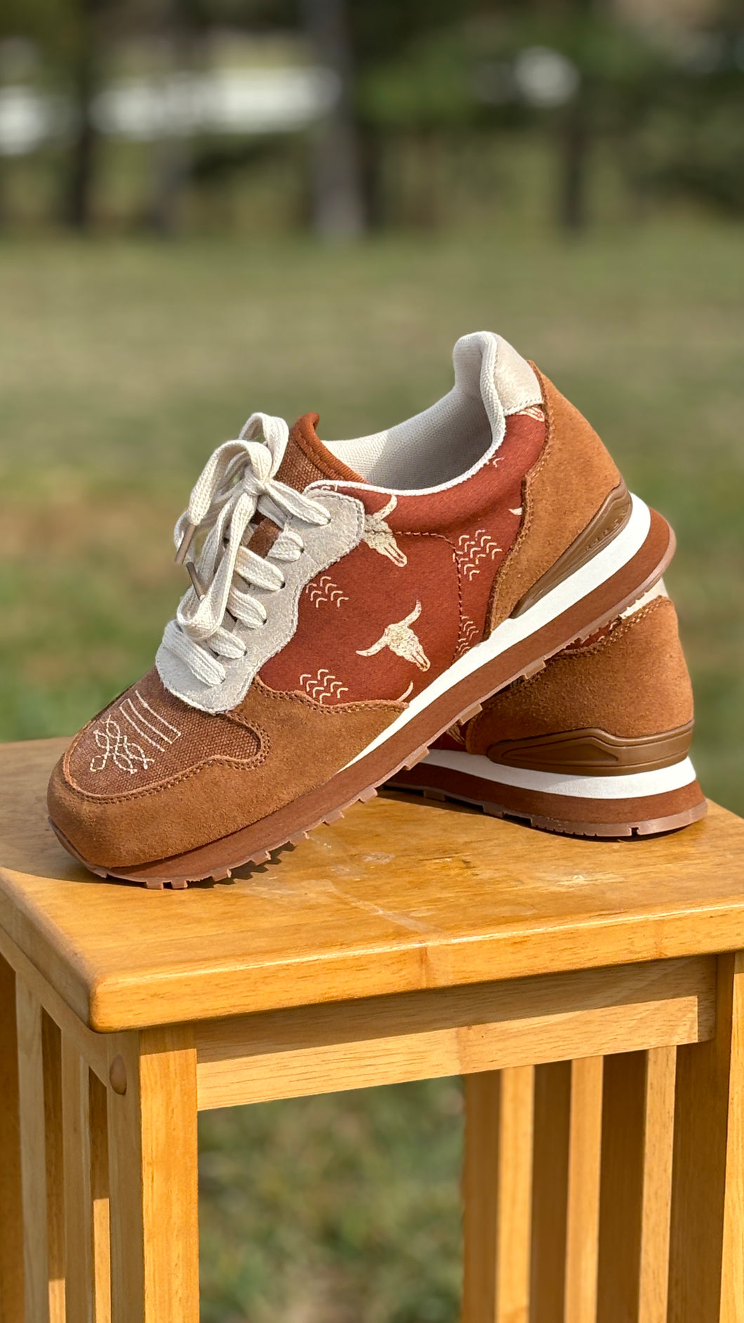 Giddyup Longhorn Jogger Shoe by Roper