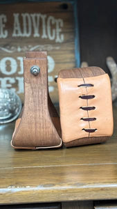 Load image into Gallery viewer, Nettles Stirrups ~ Chisholm Gunstock Oiled ~ 4&quot; - Henderson&#39;s Western Store
