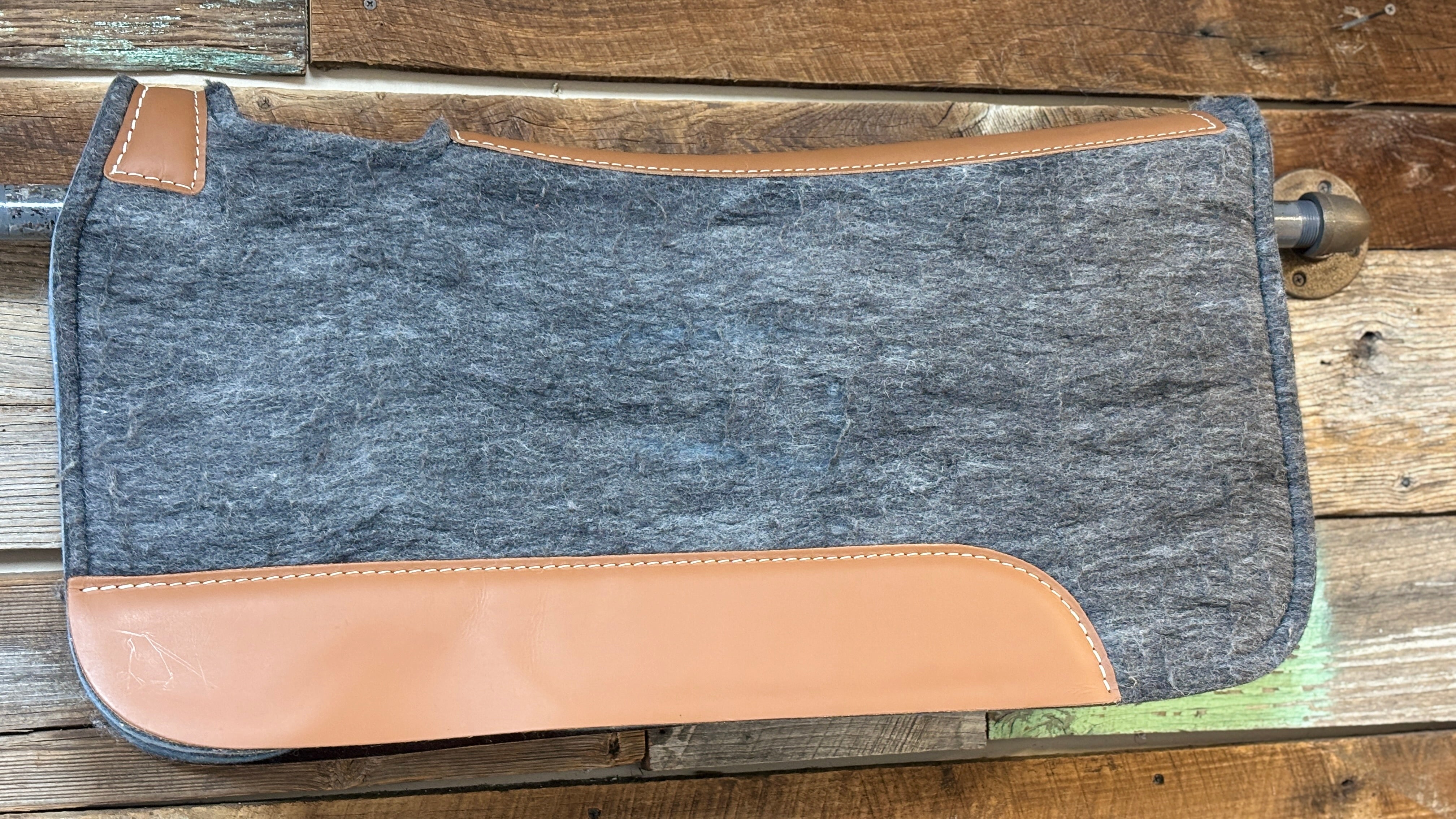Grey Felt Contoured Pad - Henderson's Western Store