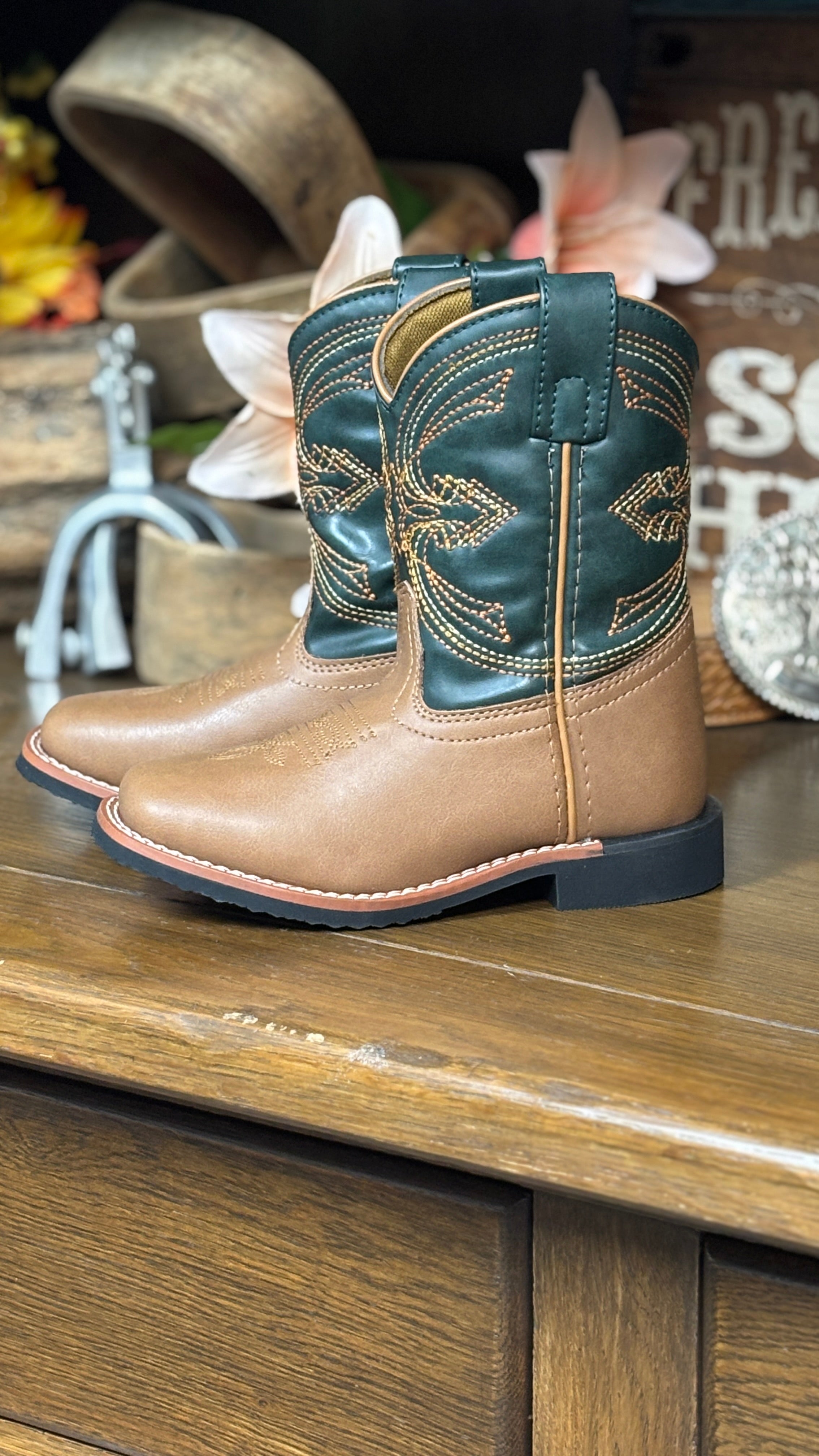 Wyler Boots by Laredo ~ Green - Henderson's Western Store